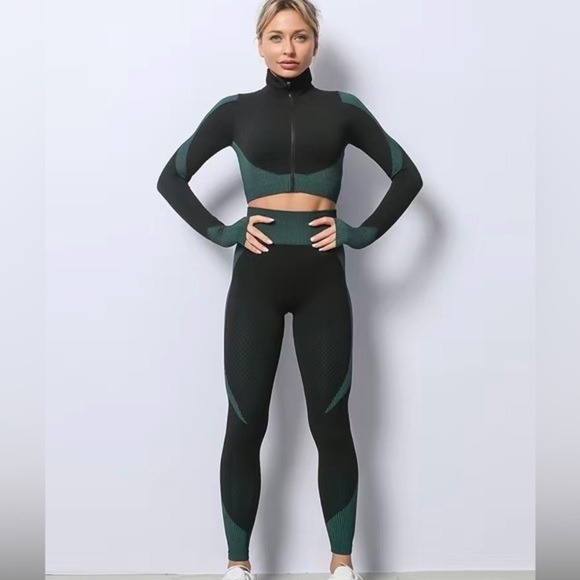3-piece set: leggings, sports bra, & cropped zip jacket | Black & Forest Green - Picture 15 of 15